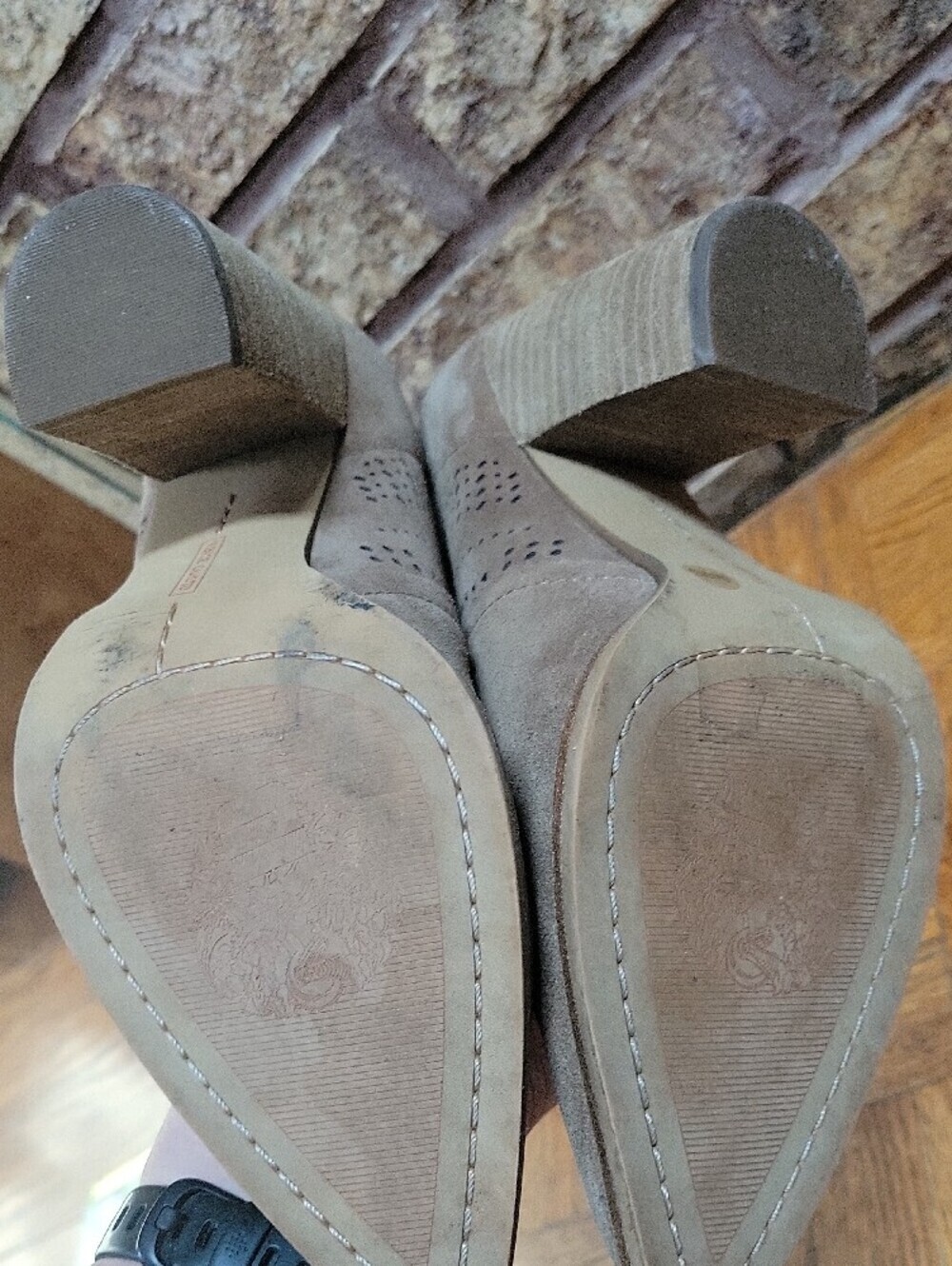 Vince Camuto Catheryna Taupe Suede Ankle Boots Size 6 Boho Pointed Toe - Picture 7 of 8